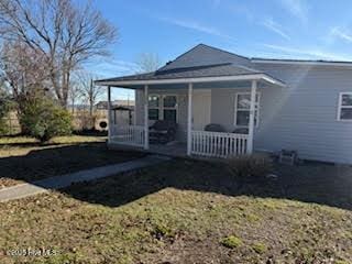 view of front facade with a porch and a front yard