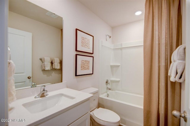 full bath featuring shower / tub combo with curtain, vanity, and toilet