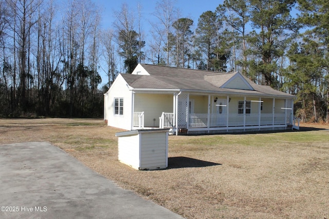 view of front of property with a front lawn and a porch