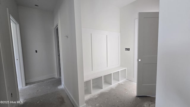 mudroom featuring baseboards