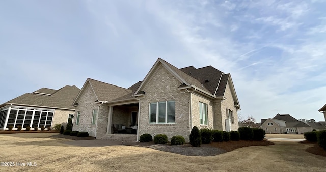 view of front of home featuring a front yard