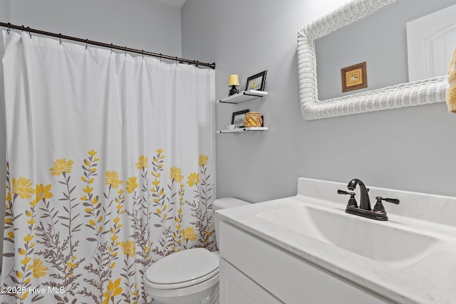 full bathroom with curtained shower, toilet, and vanity