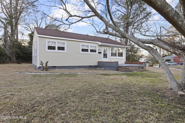 view of front of house featuring a front lawn