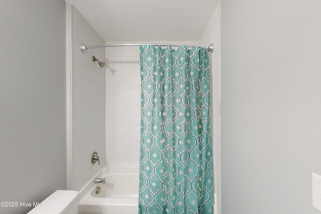 bathroom featuring shower / tub combo