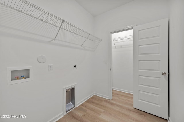 clothes washing area with washer hookup, hookup for an electric dryer, hookup for a gas dryer, and light wood-type flooring