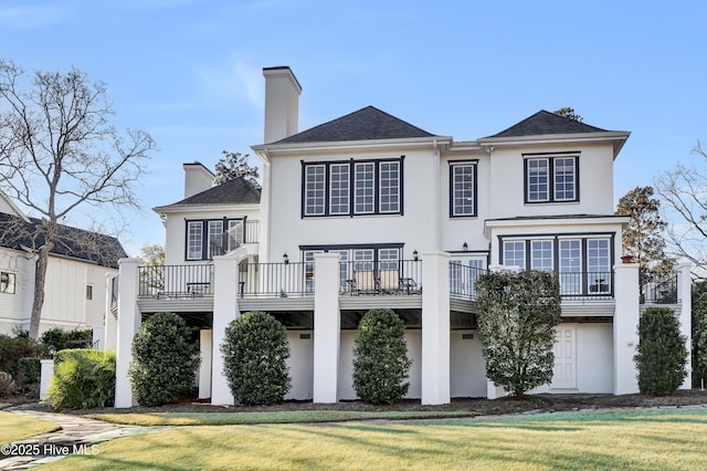 view of front of house with a front yard