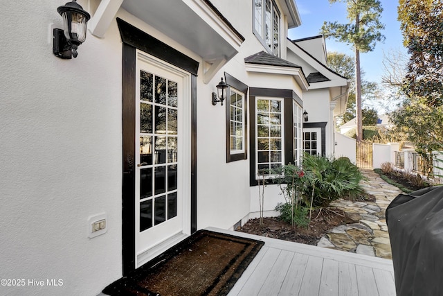 doorway to property featuring a patio