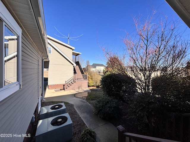 view of yard with a patio area