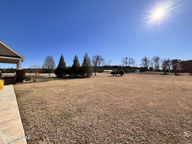 view of yard featuring a rural view