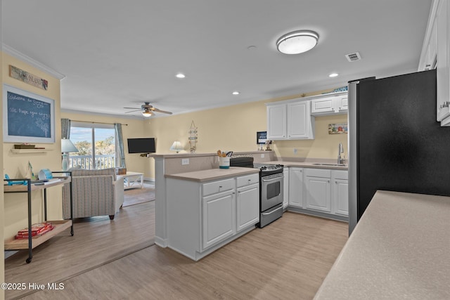 kitchen featuring sink, white cabinets, kitchen peninsula, stainless steel appliances, and light hardwood / wood-style flooring