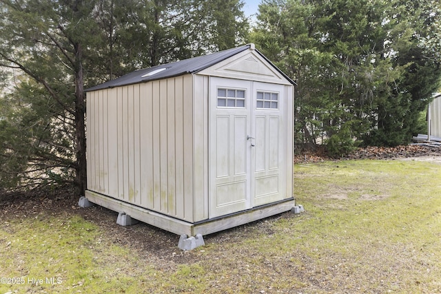 view of outbuilding featuring a yard