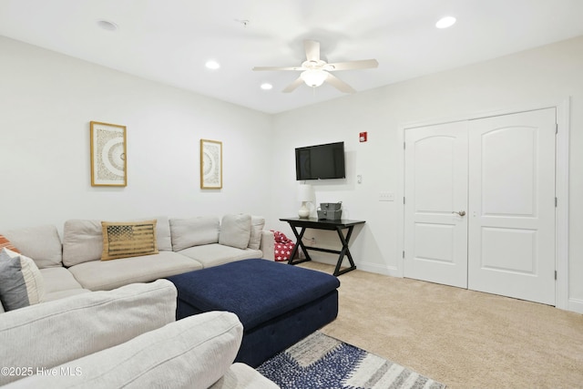 carpeted living room featuring ceiling fan