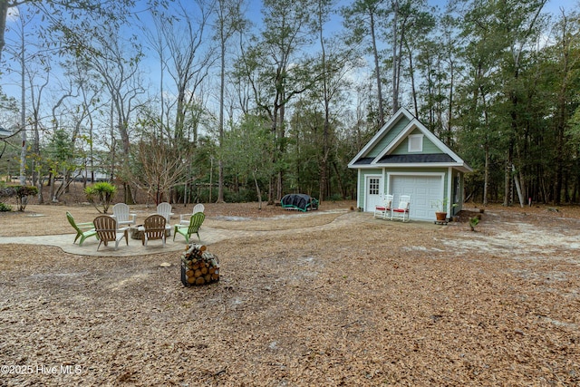 view of yard featuring an outdoor fire pit