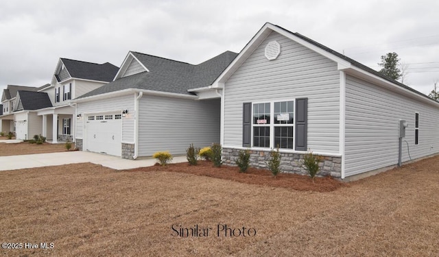 view of front facade featuring a garage and a front yard