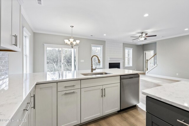 spare room featuring ornamental molding and ceiling fan