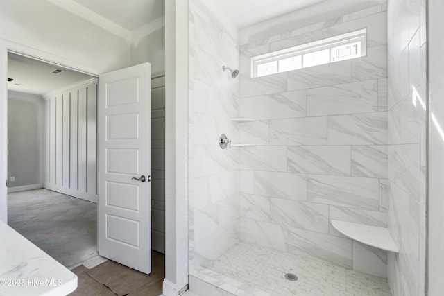 bathroom featuring tiled shower