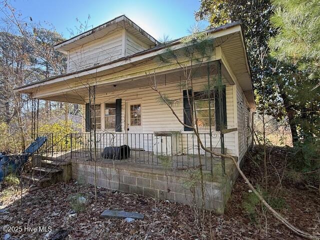 view of front facade with a porch