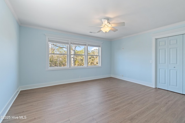 unfurnished room featuring light hardwood / wood-style flooring, ornamental molding, and ceiling fan