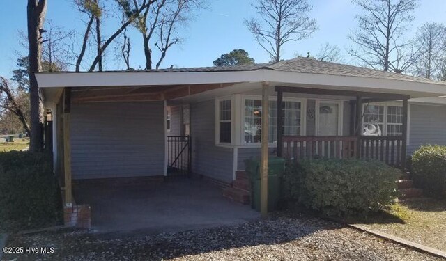 doorway to property with covered porch