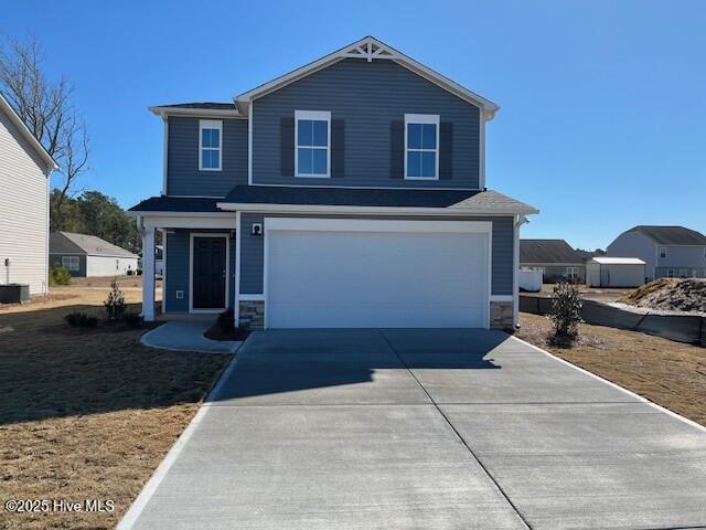 view of front property featuring a garage