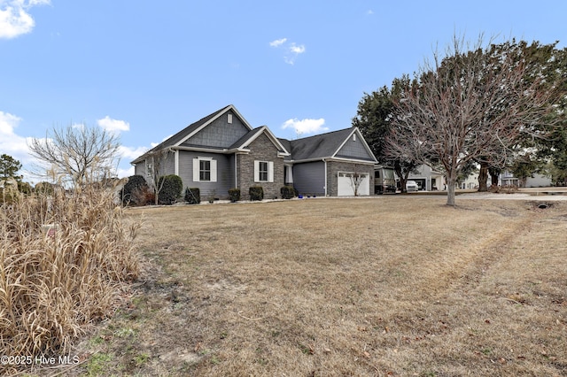 view of front of house featuring a garage and a front yard