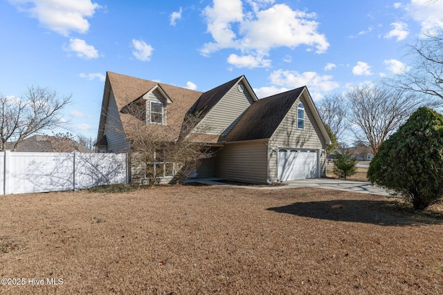 view of front facade with a garage