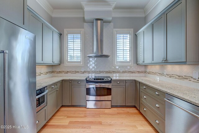 bedroom featuring light hardwood / wood-style flooring, ornamental molding, and ceiling fan