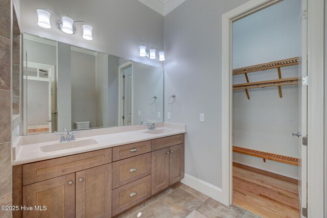 unfurnished room featuring ornamental molding, ceiling fan, and light wood-type flooring