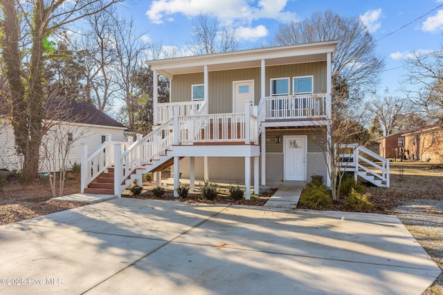 view of front of property featuring a porch