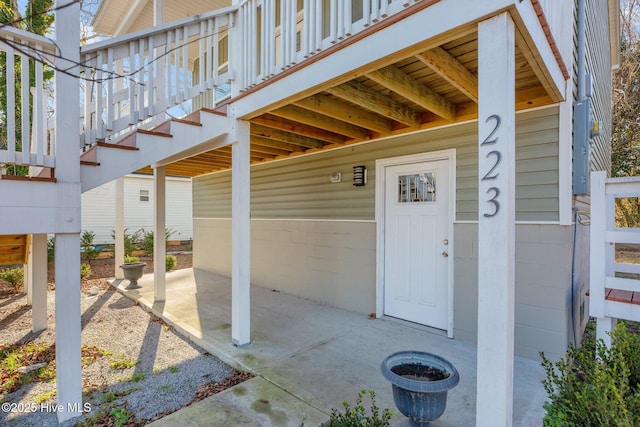 property entrance featuring a patio