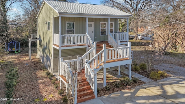 view of front of house featuring a porch