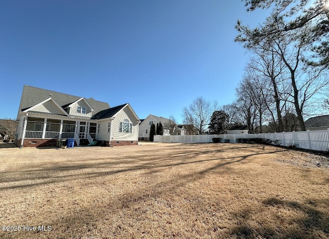 view of front of property with a front yard