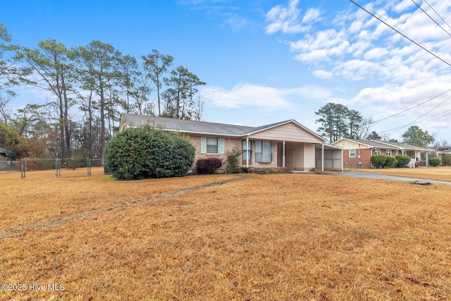 single story home with a front lawn