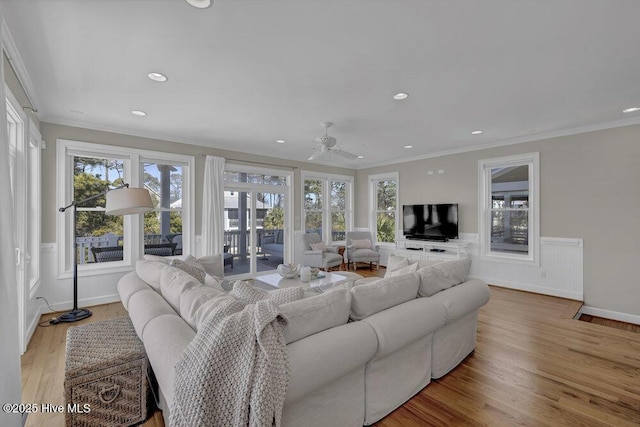 living room with baseboards, light wood finished floors, recessed lighting, and crown molding