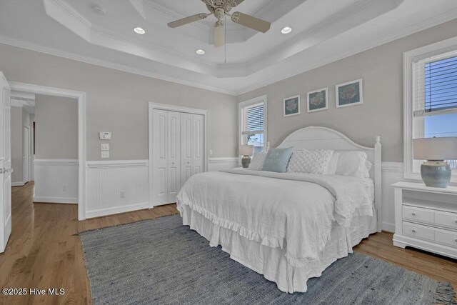 bedroom with crown molding, ceiling fan, and light wood-type flooring