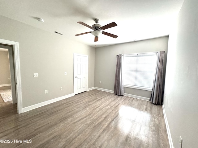 unfurnished room with wood-type flooring and ceiling fan