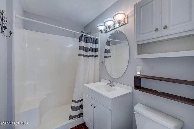 bathroom with vanity, curtained shower, and toilet