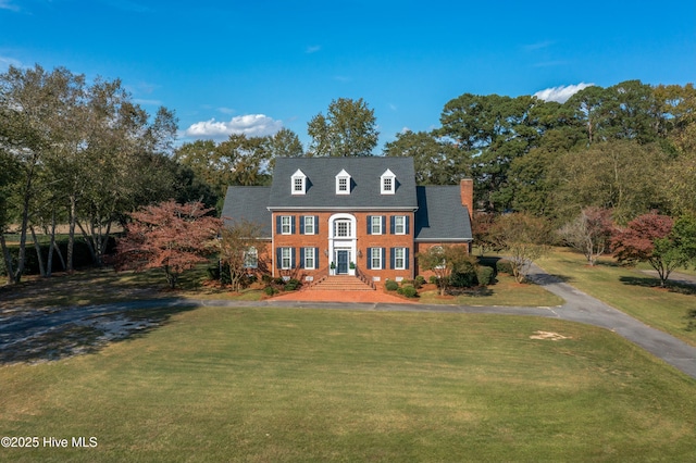 view of front of home featuring a front yard