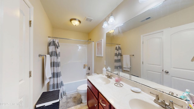 full bathroom featuring toilet, shower / bath combo with shower curtain, and vanity