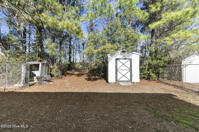 view of yard with a storage shed