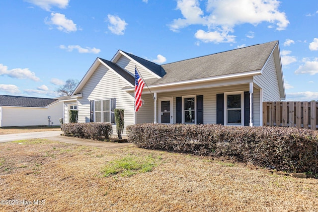 view of front facade with a porch and a front lawn