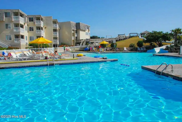 view of swimming pool