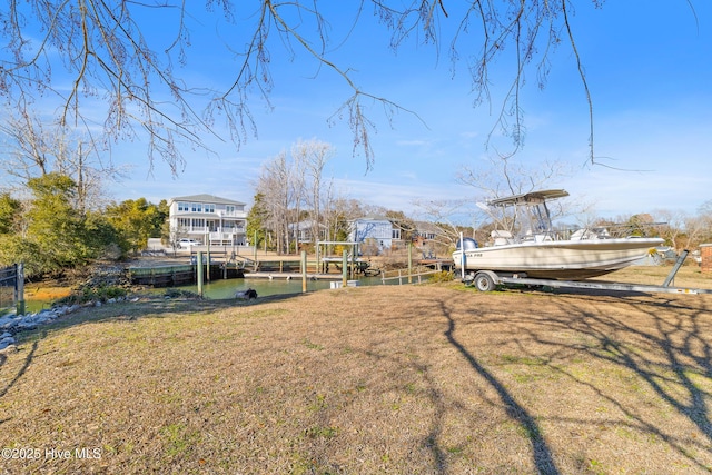 view of yard featuring a water view