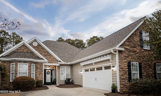 view of front facade featuring a garage