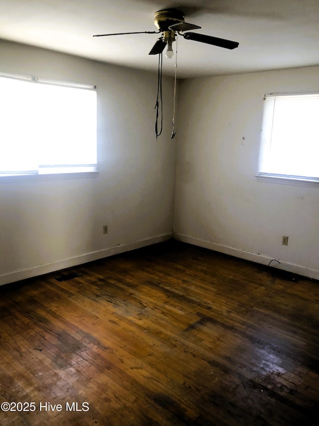 unfurnished room with dark wood-type flooring and ceiling fan