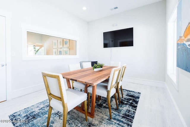 dining area with light wood-style flooring, baseboards, visible vents, and recessed lighting