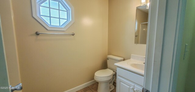 empty room featuring hardwood / wood-style flooring and ceiling fan