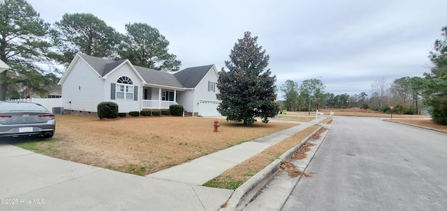 view of front facade featuring a front lawn