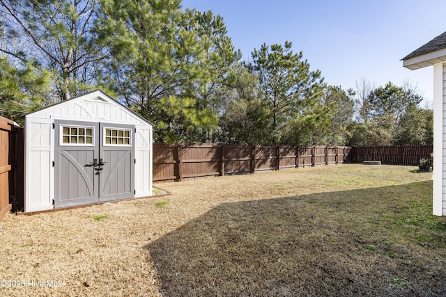 view of yard with a shed