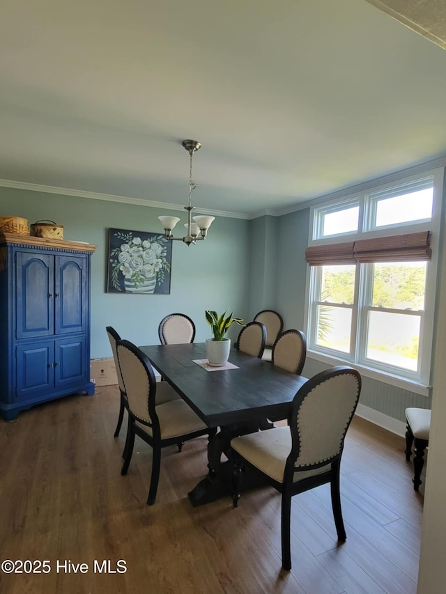 dining room featuring an inviting chandelier, crown molding, and wood-type flooring